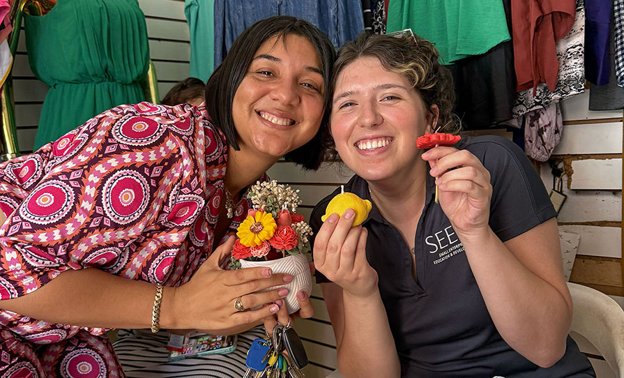 Caroline Alvarez ’28 (right)