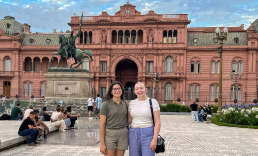Elisabeth Johnston ’27 (left) and Lilly Colbeck ’27